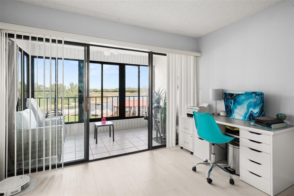 For Sale: $128,000 (2 beds, 2 baths, 991 Square Feet)
