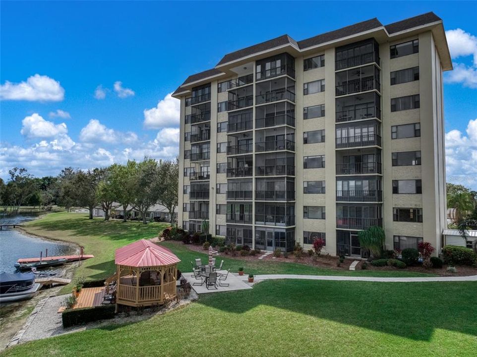For Sale: $128,000 (2 beds, 2 baths, 991 Square Feet)