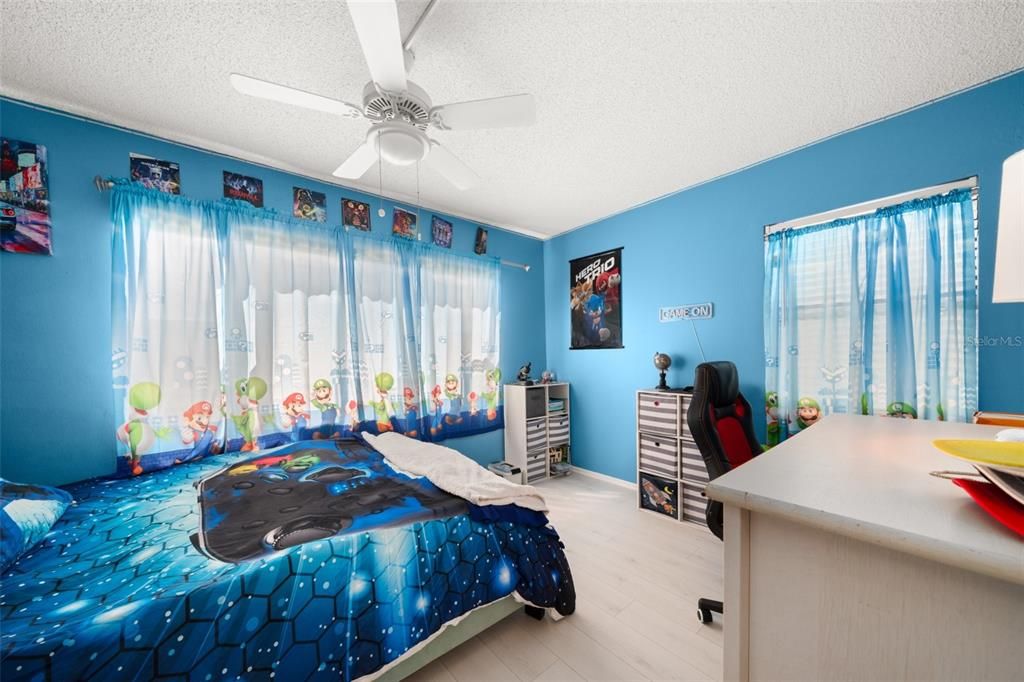 For Sale: $128,000 (2 beds, 2 baths, 991 Square Feet)