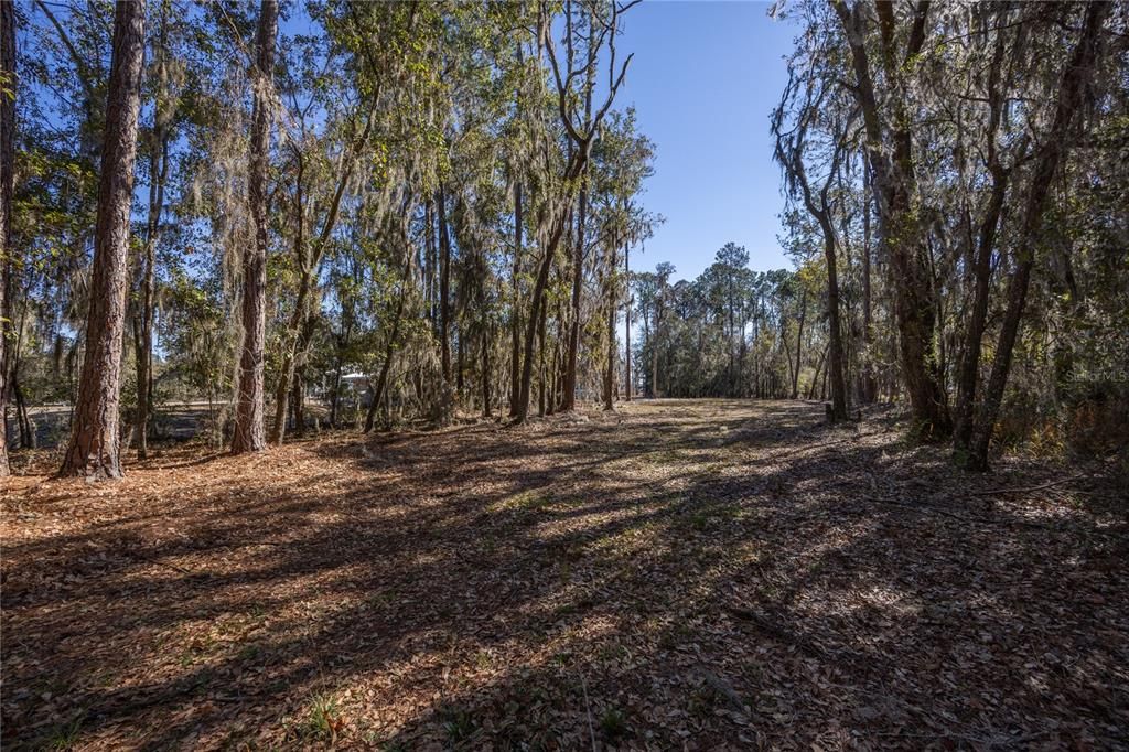 待售: $165,000 (1.54 acres)