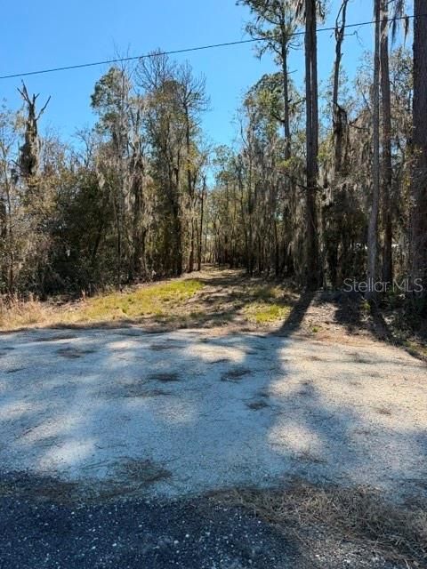 待售: $165,000 (1.54 acres)