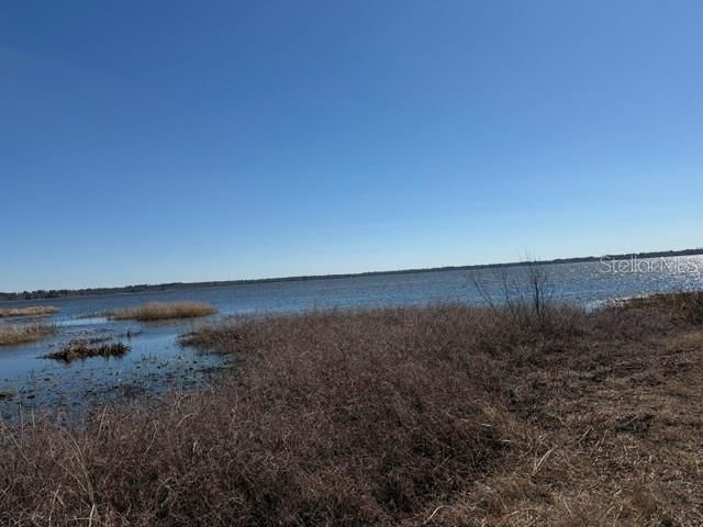 待售: $165,000 (1.54 acres)
