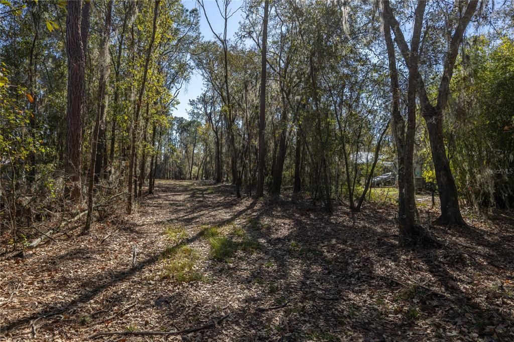 待售: $165,000 (1.54 acres)