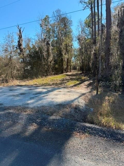 待售: $165,000 (1.54 acres)