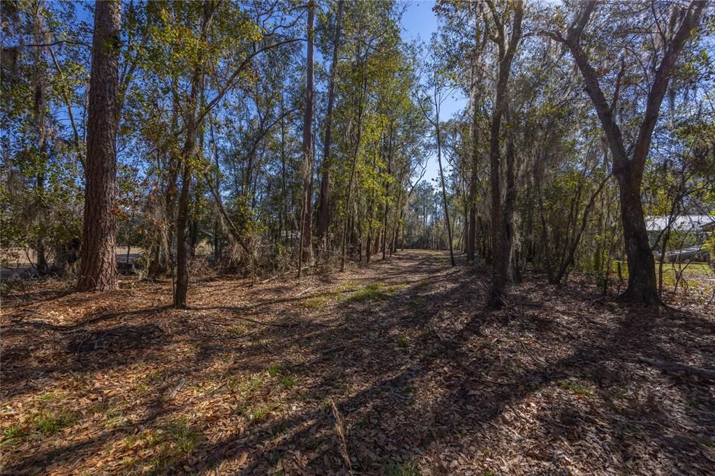 待售: $165,000 (1.54 acres)