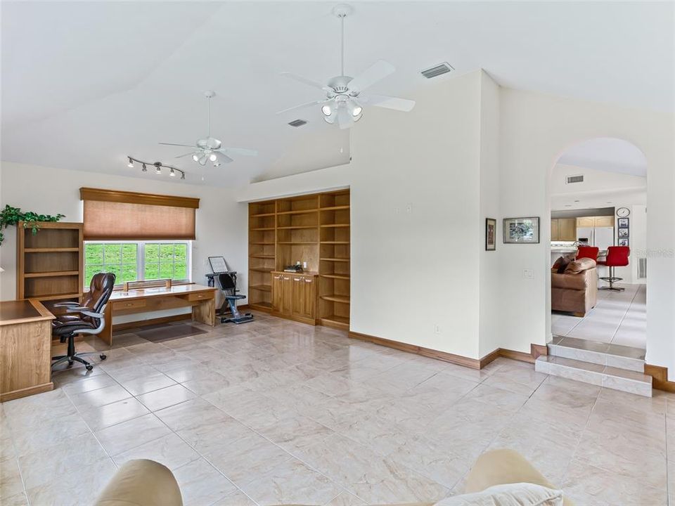 Под контрактом: $535,000 (3 спален, 2 ванн, 2948 Квадратных фут)