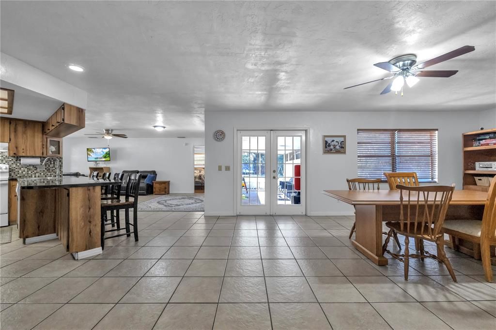 For Sale: $389,900 (3 beds, 2 baths, 1812 Square Feet)
