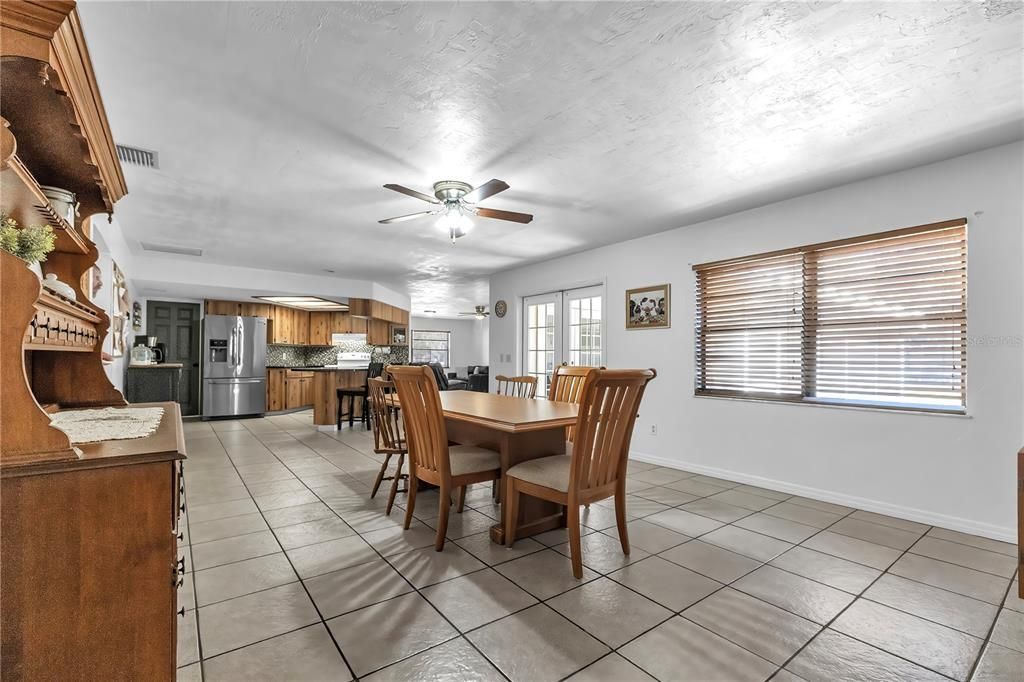 For Sale: $389,900 (3 beds, 2 baths, 1812 Square Feet)