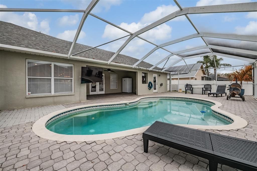 Active With Contract: $475,900 (3 beds, 3 baths, 2703 Square Feet)