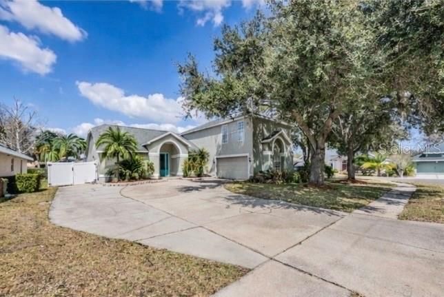 Active With Contract: $475,900 (3 beds, 3 baths, 2703 Square Feet)