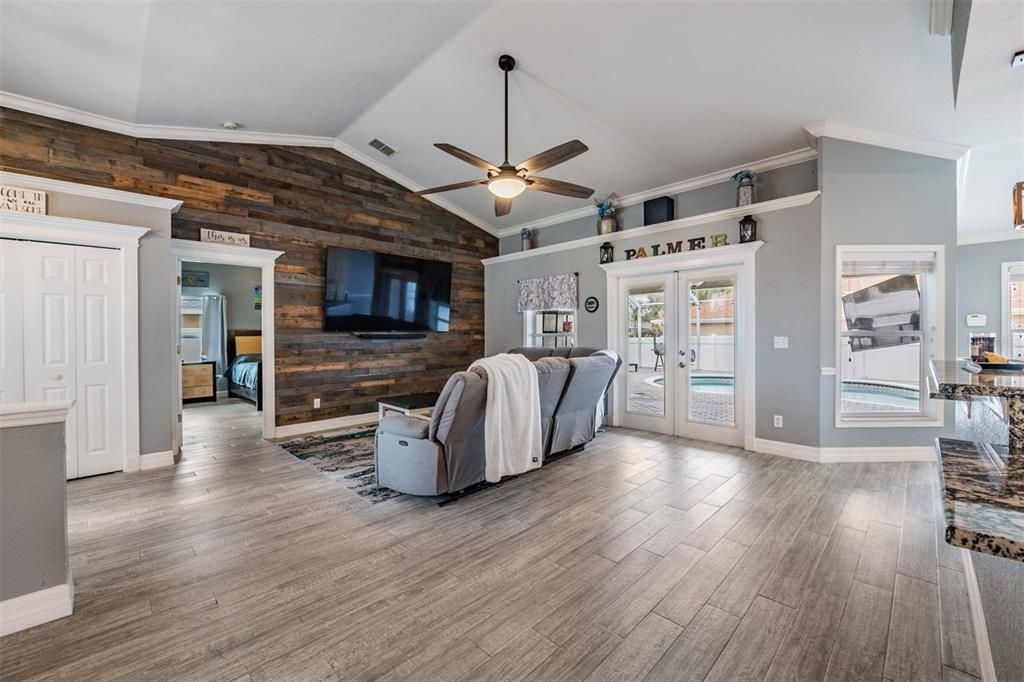Active With Contract: $475,900 (3 beds, 3 baths, 2703 Square Feet)