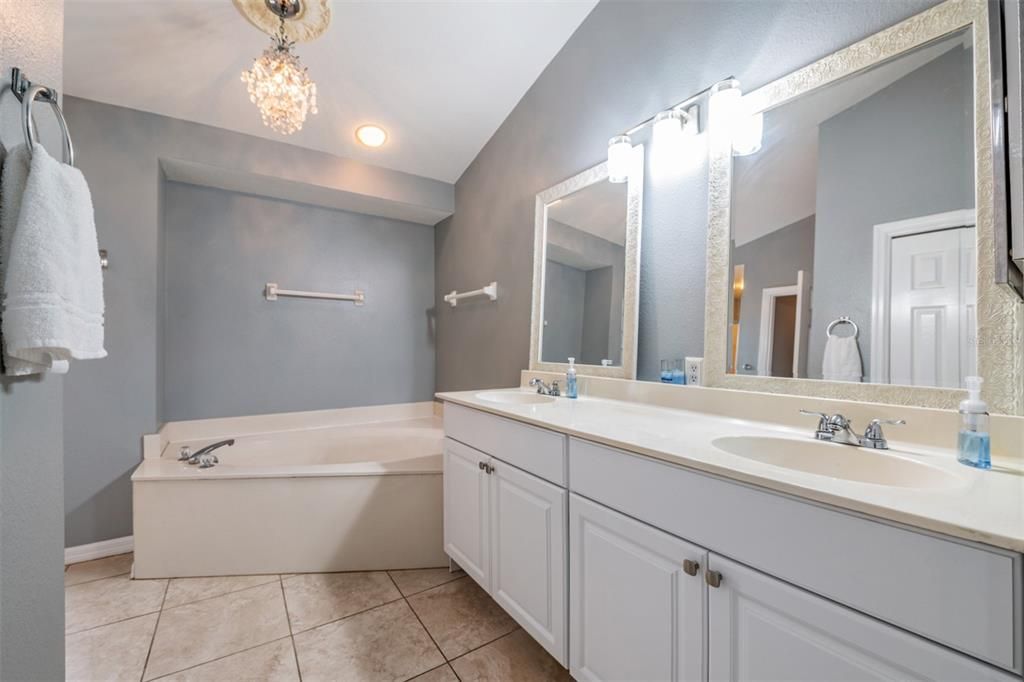 Active With Contract: $475,900 (3 beds, 3 baths, 2703 Square Feet)
