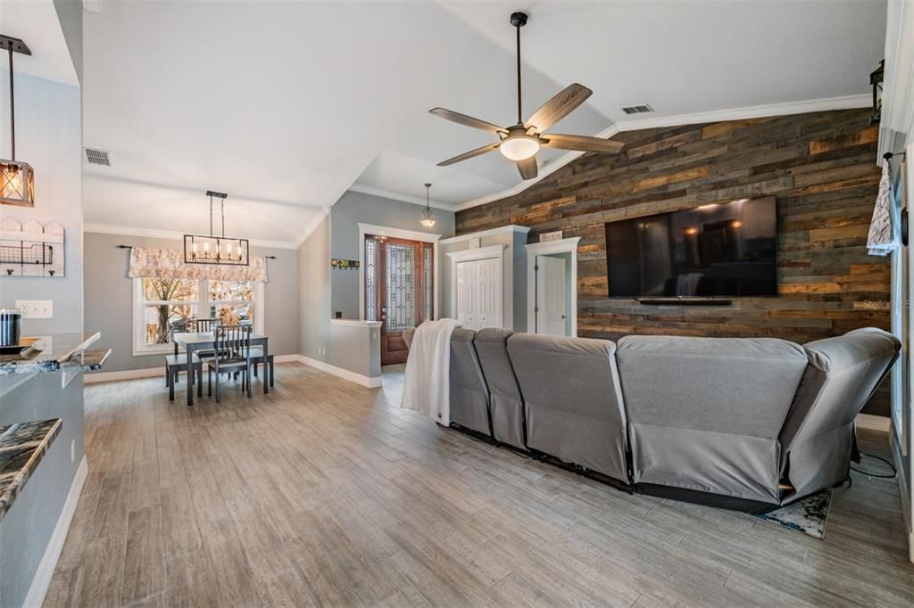 Active With Contract: $475,900 (3 beds, 3 baths, 2703 Square Feet)