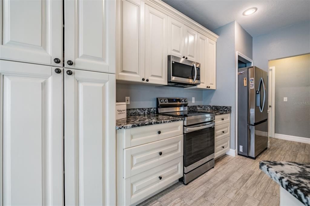 Active With Contract: $475,900 (3 beds, 3 baths, 2703 Square Feet)