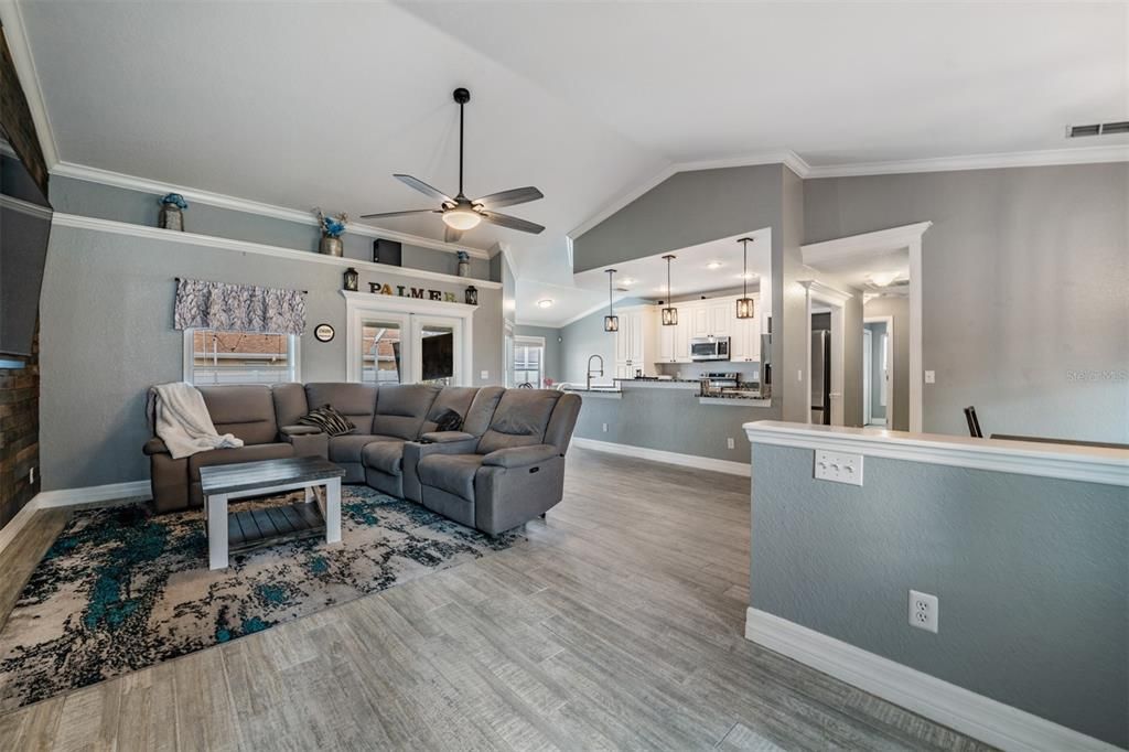Active With Contract: $475,900 (3 beds, 3 baths, 2703 Square Feet)