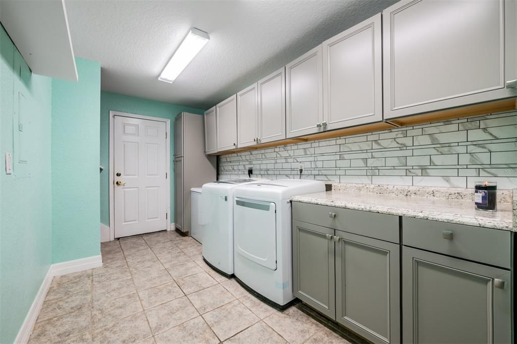 Active With Contract: $475,900 (3 beds, 3 baths, 2703 Square Feet)