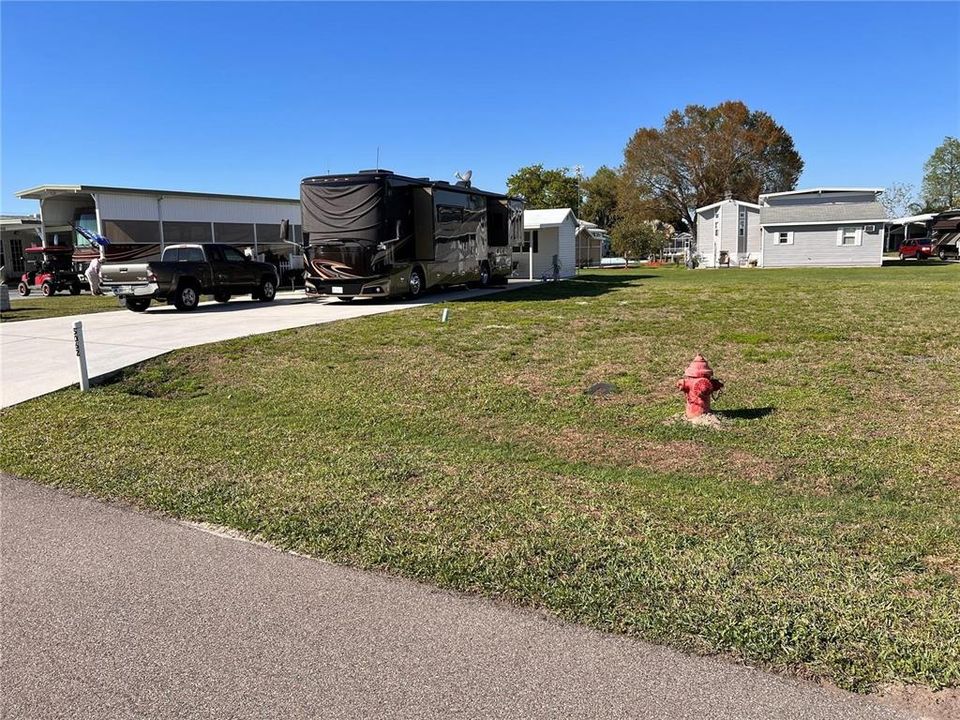 На продажу: $110,000 (0.19 acres)