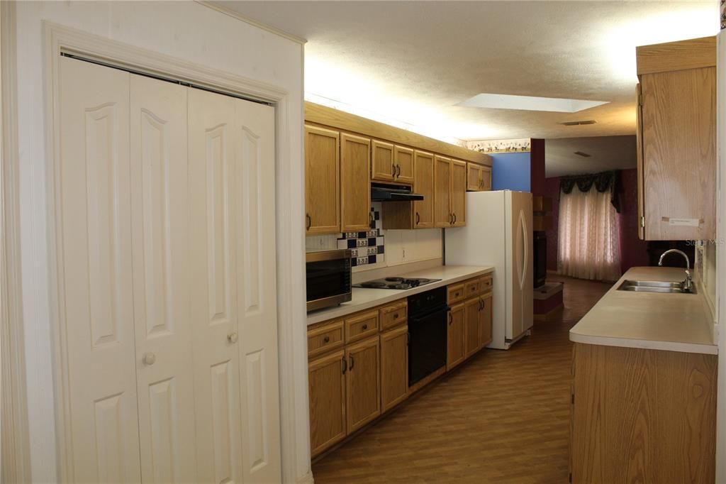 For Sale: $335,000 (3 beds, 2 baths, 1960 Square Feet)