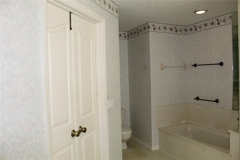 For Sale: $335,000 (3 beds, 2 baths, 1960 Square Feet)