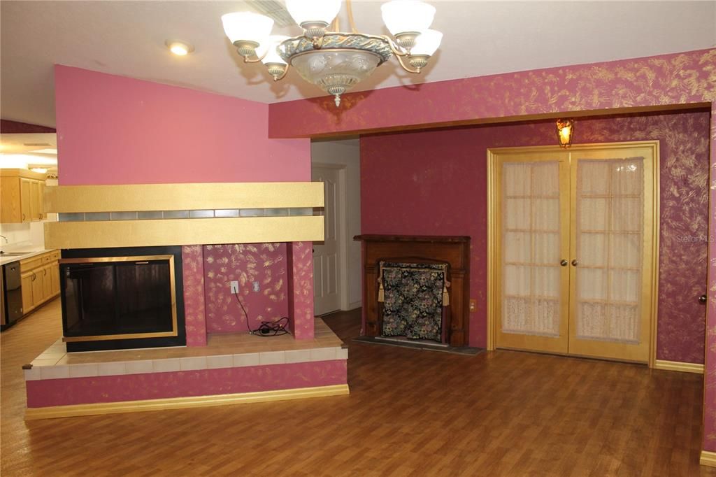 For Sale: $335,000 (3 beds, 2 baths, 1960 Square Feet)