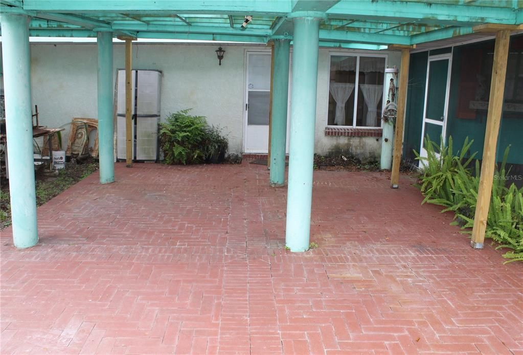 For Sale: $335,000 (3 beds, 2 baths, 1960 Square Feet)
