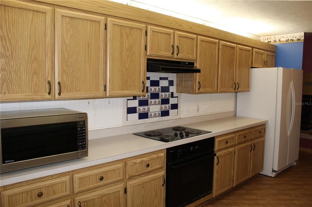 For Sale: $335,000 (3 beds, 2 baths, 1960 Square Feet)