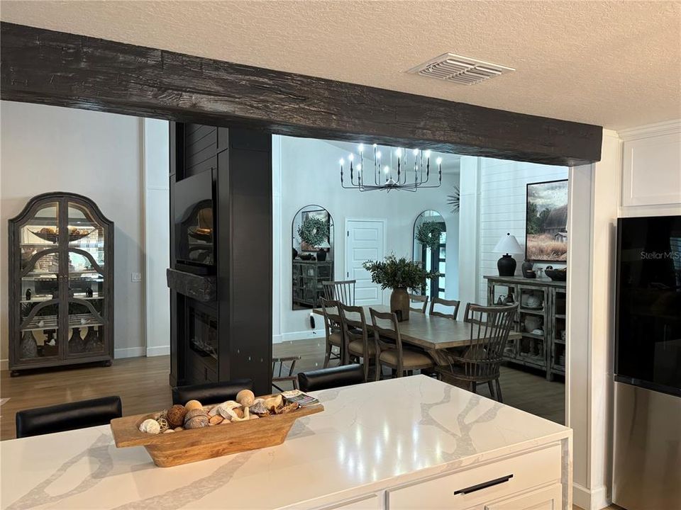 Activo con contrato: $677,990 (4 camas, 3 baños, 3000 Pies cuadrados)