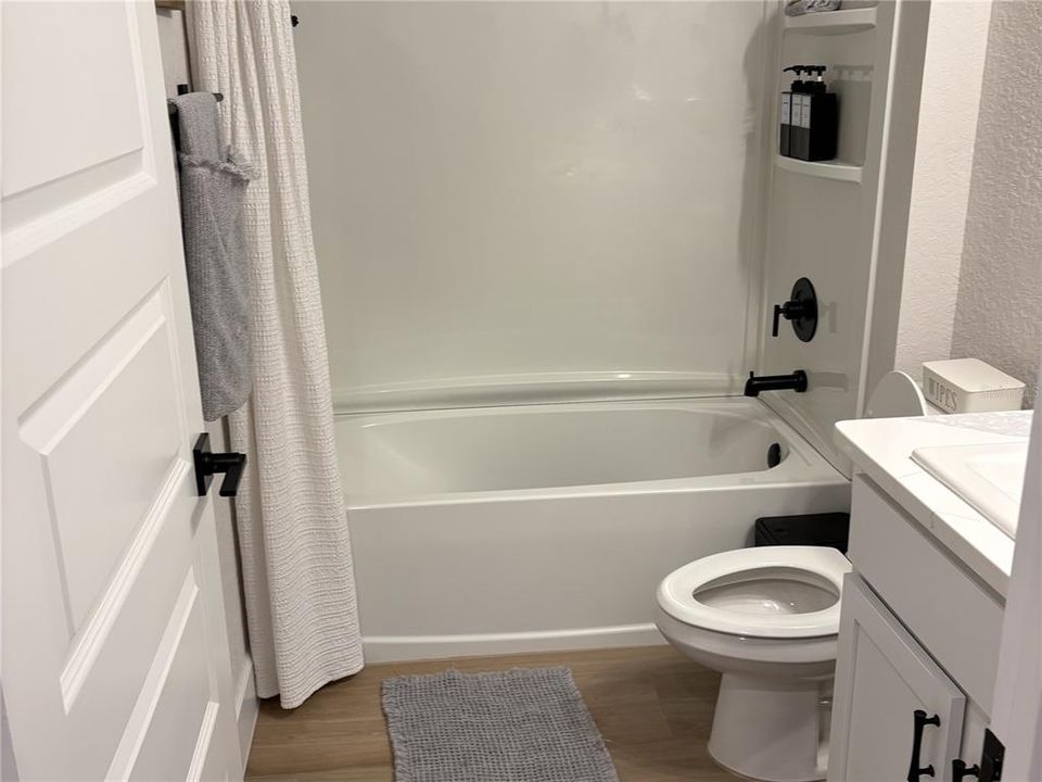 Activo con contrato: $677,990 (4 camas, 3 baños, 3000 Pies cuadrados)