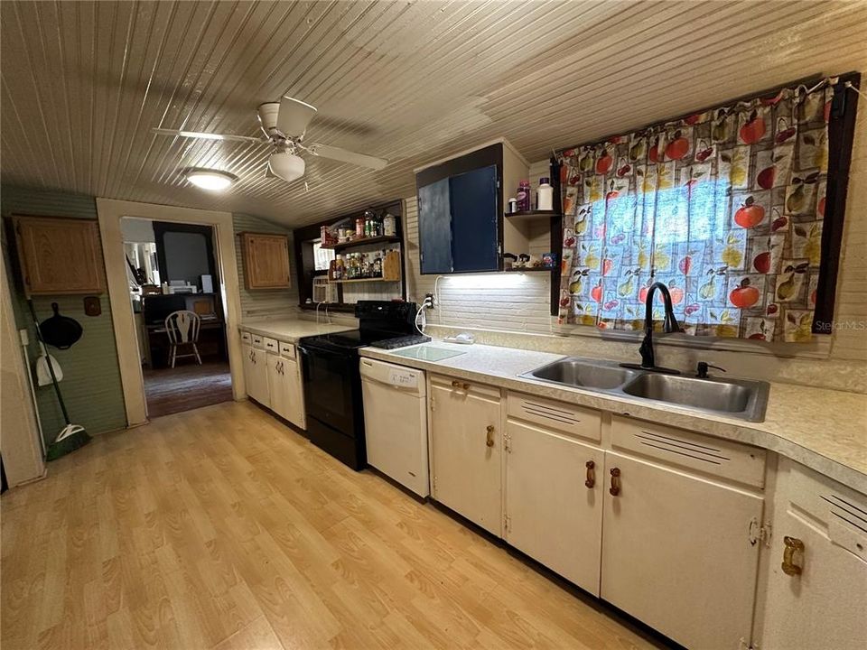 For Sale: $219,000 (4 beds, 3 baths, 2382 Square Feet)