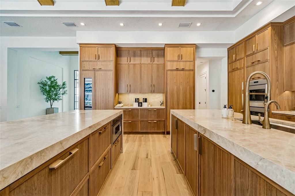 En Venta: $2,899,900 (4 camas, 4 baños, 4729 Pies cuadrados)