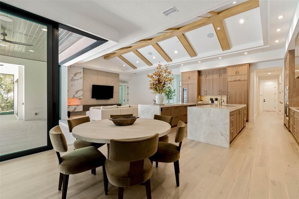 En Venta: $2,899,900 (4 camas, 4 baños, 4729 Pies cuadrados)