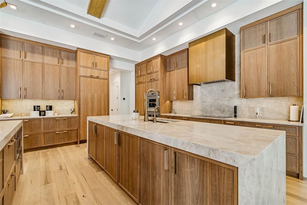 En Venta: $2,899,900 (4 camas, 4 baños, 4729 Pies cuadrados)