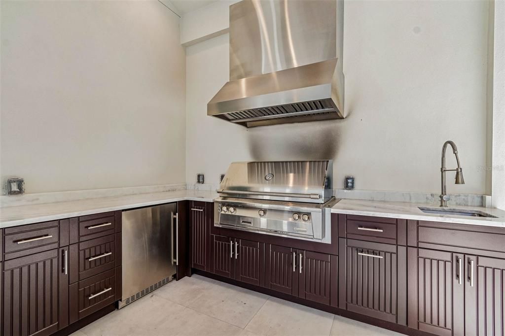 En Venta: $2,899,900 (4 camas, 4 baños, 4729 Pies cuadrados)