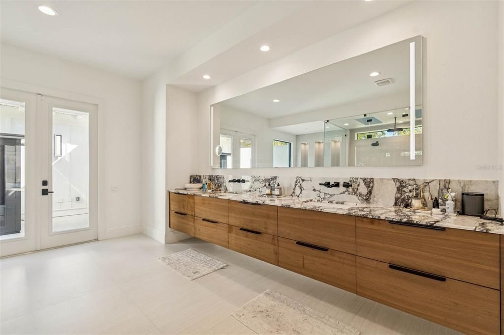 En Venta: $2,899,900 (4 camas, 4 baños, 4729 Pies cuadrados)
