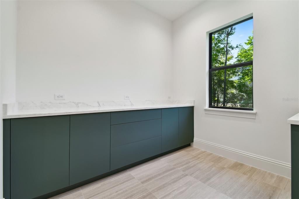 En Venta: $2,899,900 (4 camas, 4 baños, 4729 Pies cuadrados)