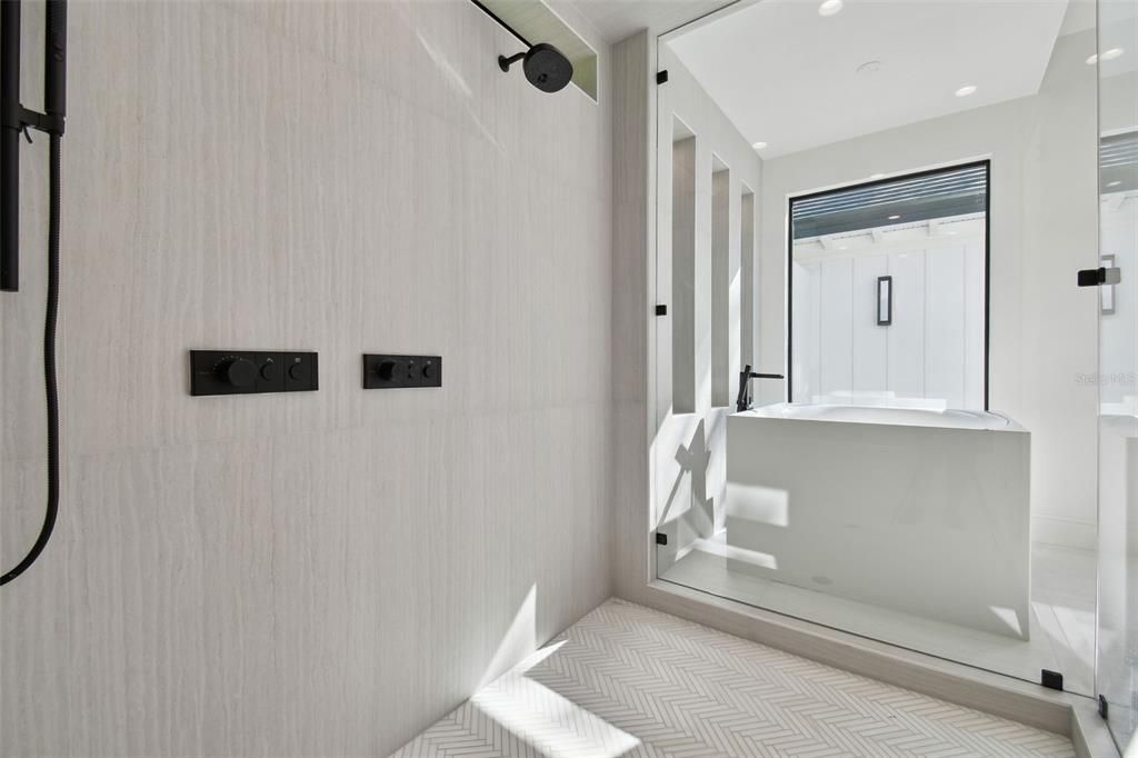En Venta: $2,899,900 (4 camas, 4 baños, 4729 Pies cuadrados)