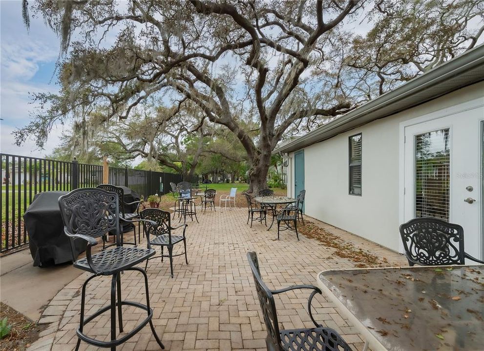 Под контрактом: $1,850 (2 спален, 2 ванн, 1114 Квадратных фут)