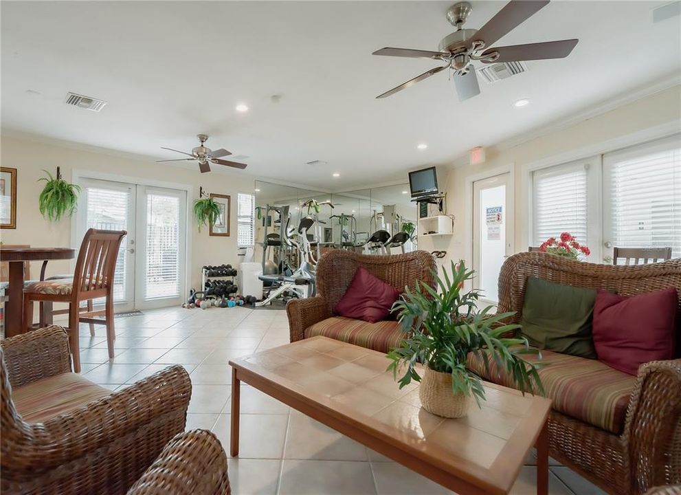 Под контрактом: $1,850 (2 спален, 2 ванн, 1114 Квадратных фут)