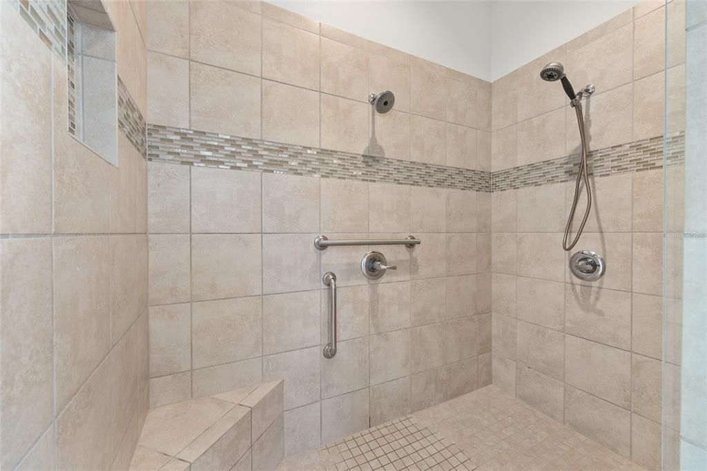 En Venta: $1,795,000 (4 camas, 3 baños, 2804 Pies cuadrados)