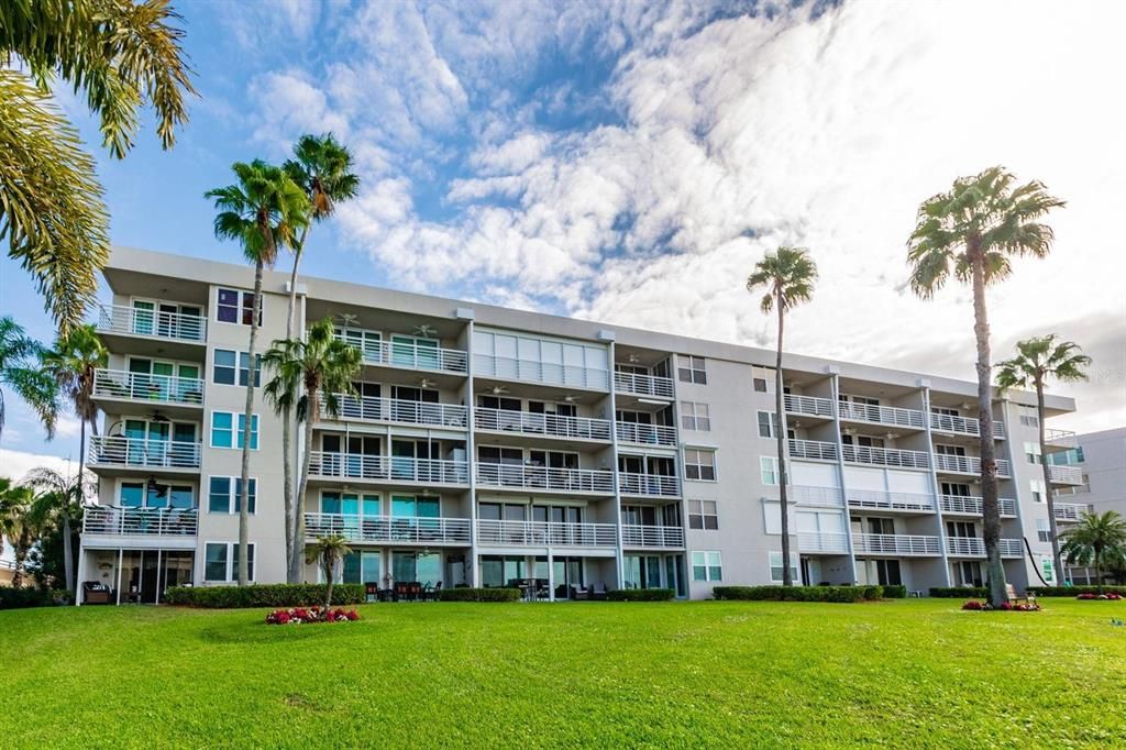 For Rent: $7,170 (2 beds, 2 baths, 1080 Square Feet)