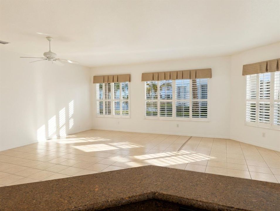 En Renta: $2,500 (3 camas, 2 baños, 2005 Pies cuadrados)