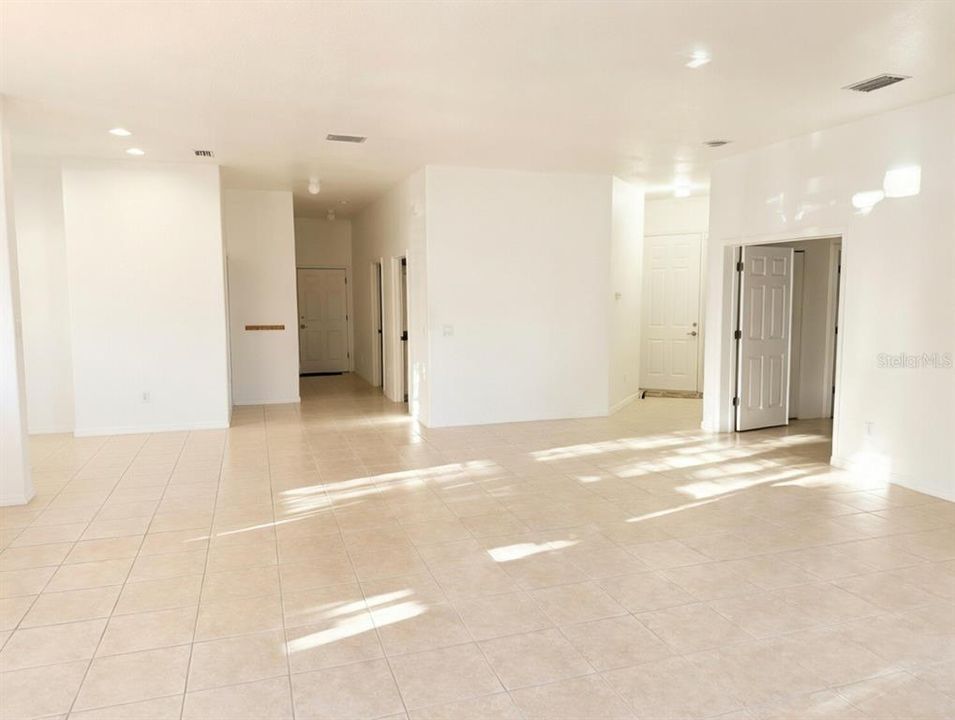En Renta: $2,500 (3 camas, 2 baños, 2005 Pies cuadrados)