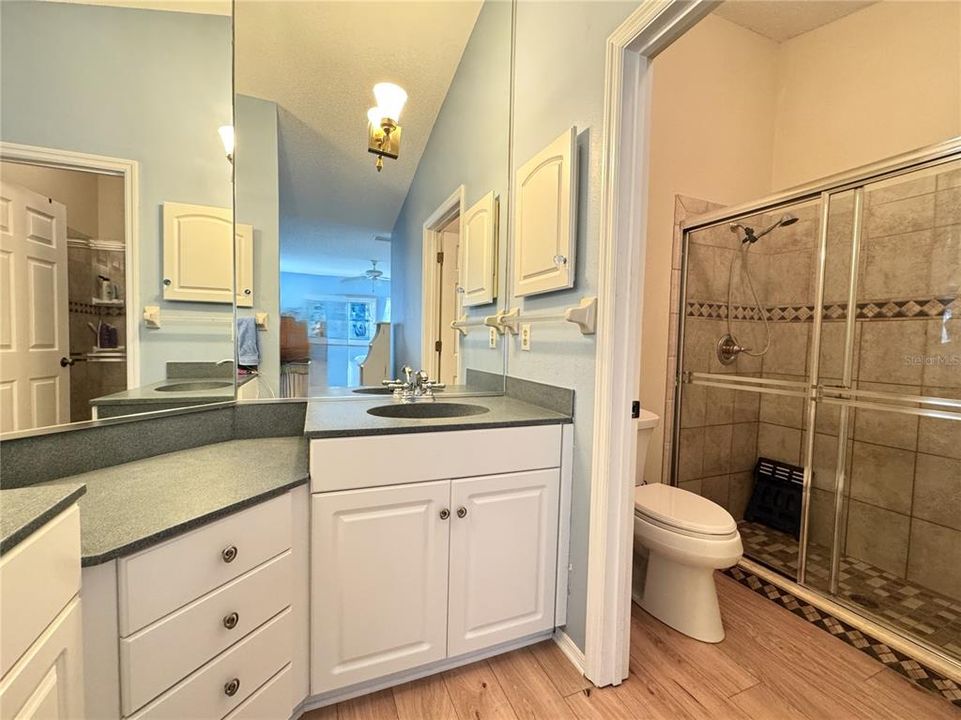 For Rent: $2,500 (2 beds, 2 baths, 1368 Square Feet)