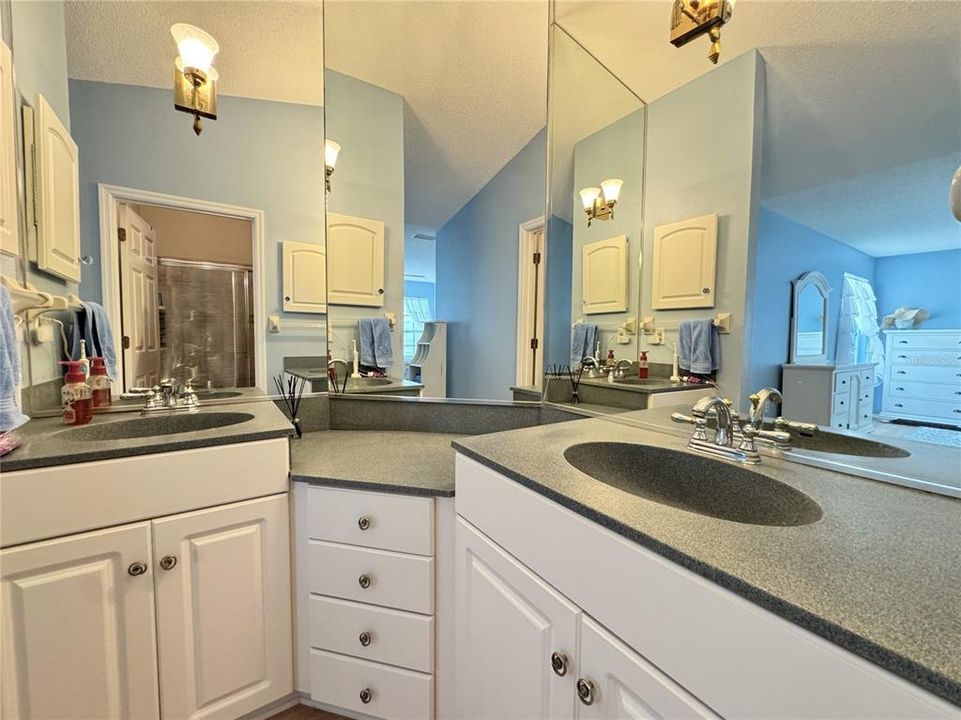 For Rent: $2,500 (2 beds, 2 baths, 1368 Square Feet)