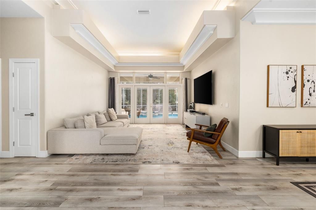 Под контрактом: $710,000 (3 спален, 2 ванн, 2519 Квадратных фут)