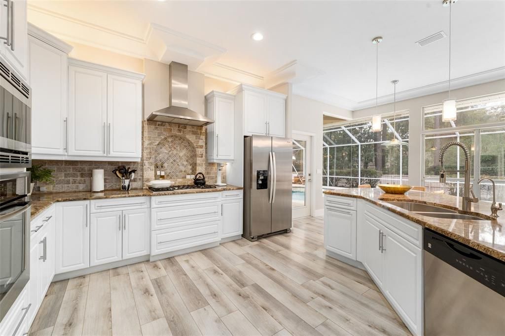 Под контрактом: $710,000 (3 спален, 2 ванн, 2519 Квадратных фут)