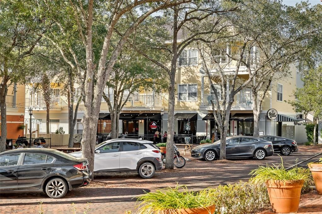 Под контрактом: $710,000 (3 спален, 2 ванн, 2519 Квадратных фут)