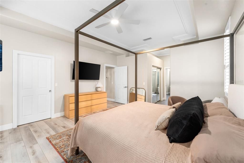 Под контрактом: $710,000 (3 спален, 2 ванн, 2519 Квадратных фут)