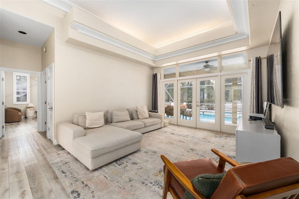 Под контрактом: $710,000 (3 спален, 2 ванн, 2519 Квадратных фут)