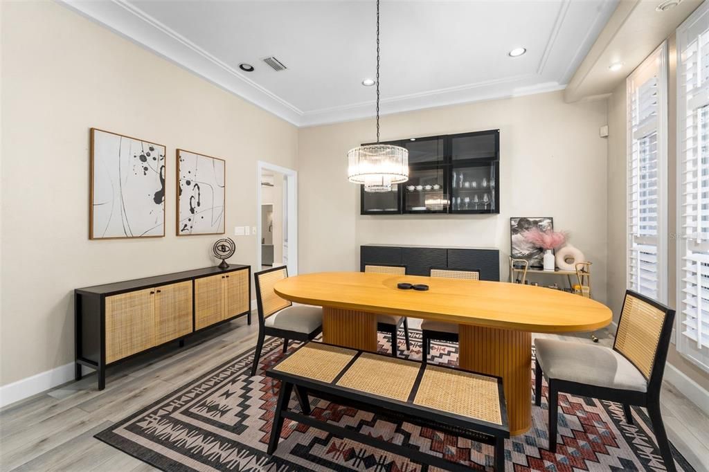 Под контрактом: $710,000 (3 спален, 2 ванн, 2519 Квадратных фут)